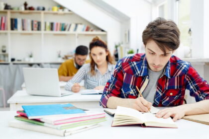 Online Eğitim: Evden Verimli Ders Çalışmanın 7 Yolu